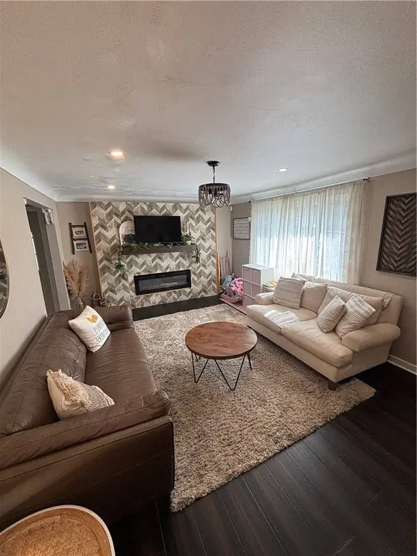 1115 Grandview Dr, Jeannette, PA 15644