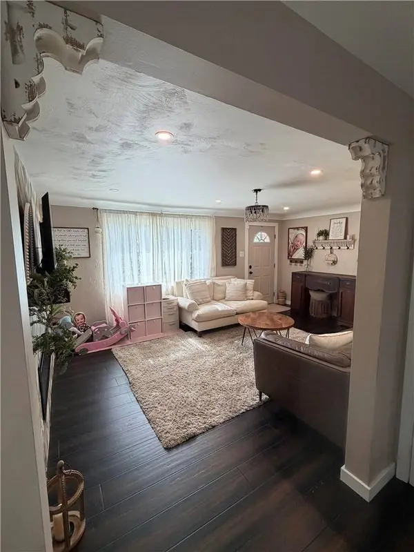 1115 Grandview Dr, Jeannette, PA 15644