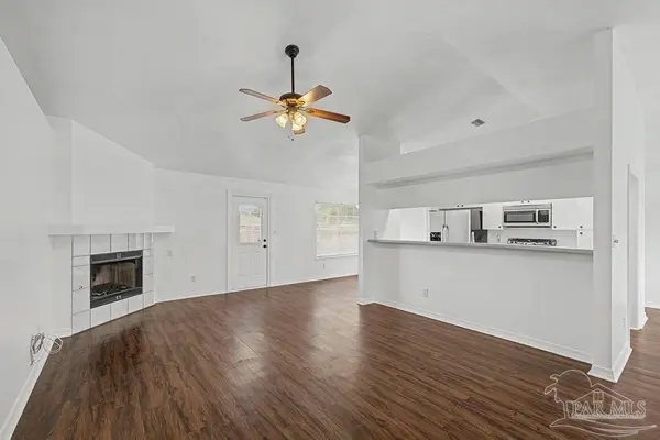 412 Strandview Dr, Pensacola, FL 32534