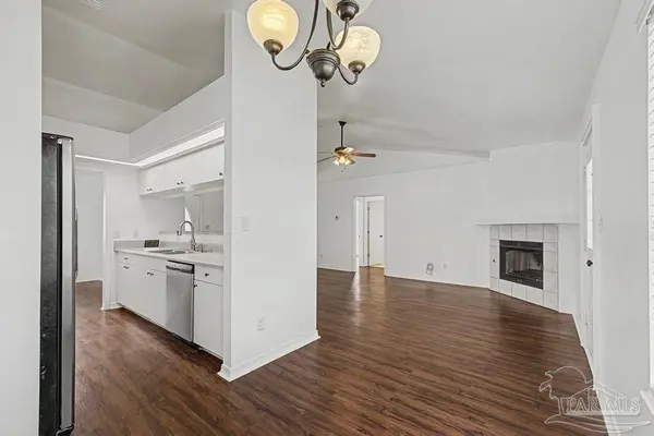 412 Strandview Dr, Pensacola, FL 32534