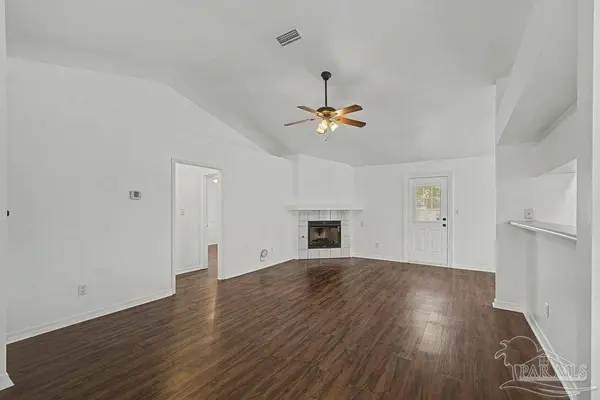 412 Strandview Dr, Pensacola, FL 32534