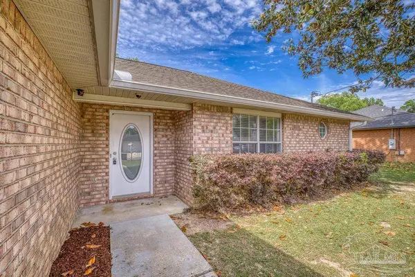 412 Strandview Dr, Pensacola, FL 32534