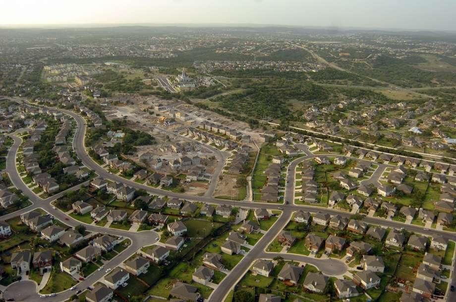 Stone Oak community in San Antonio, Texas, featuring beautiful homes, top-rated schools, and neighborhood amenities.