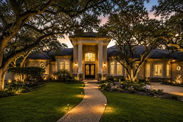 Living in Shavano Park, Texas: Neighborhoods, Location & What to Know