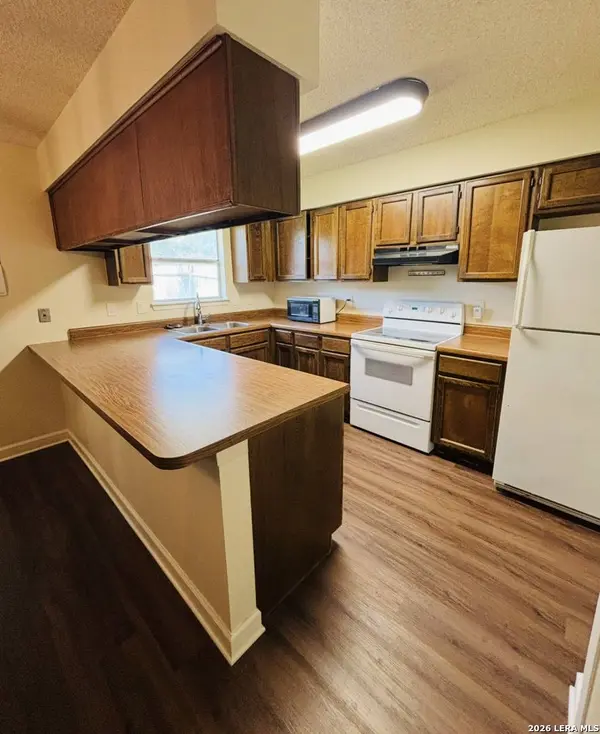 9334 VALLEY RDG, San Antonio, TX 78250