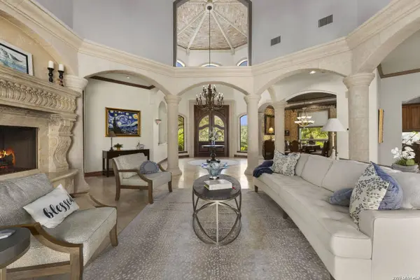 2 Belcourt Pl, San Antonio, TX 78257
