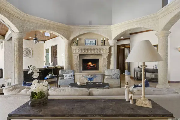 2 Belcourt Pl, San Antonio, TX 78257