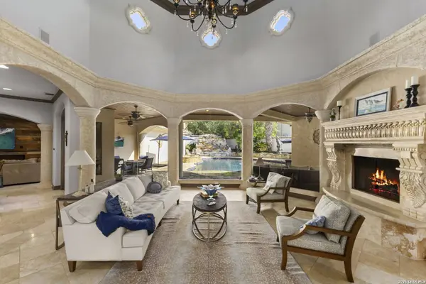 2 Belcourt Pl, San Antonio, TX 78257