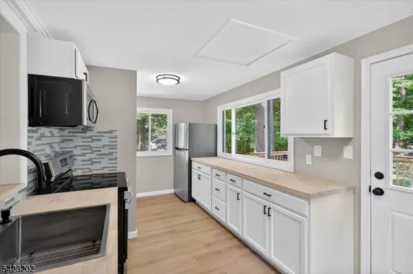 210 Nariticong Ave, Hopatcong Boro, NJ 07843