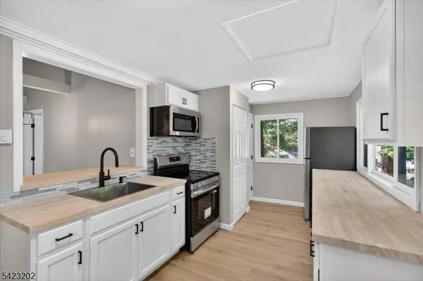 210 Nariticong Ave, Hopatcong Boro, NJ 07843