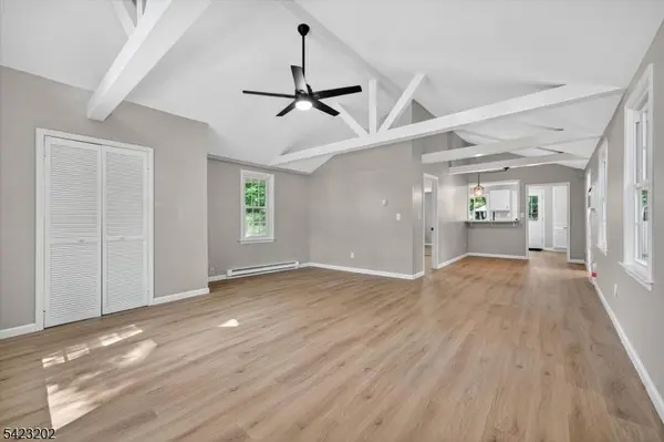 210 Nariticong Ave, Hopatcong Boro, NJ 07843