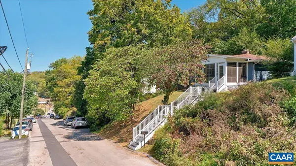 425 ALBEMARLE AVE, Staunton, VA 24401