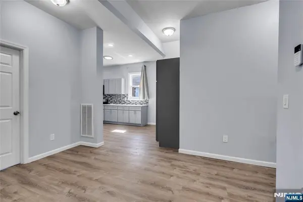 162 Clinton ST, East Orange, NJ 07018