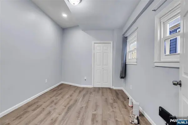 162 Clinton ST, East Orange, NJ 07018