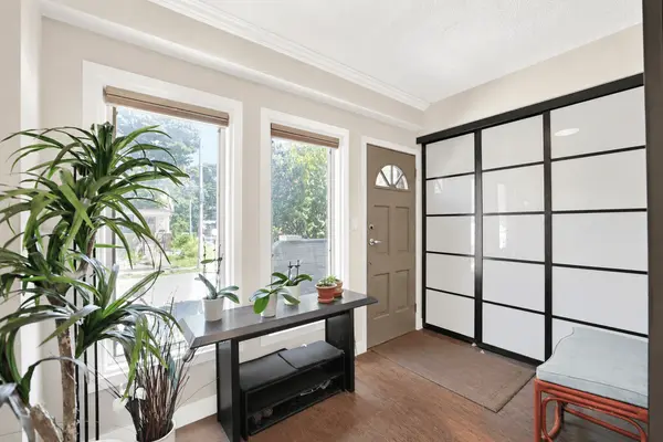 379 Davisville Ave., Toronto, ON M4S 1H4
