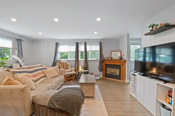 190 Ann ST, North Middlesex, ON N0M 2K0