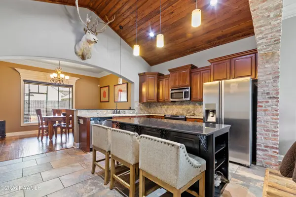 126 Heathwood DR, Broussard, LA 70518