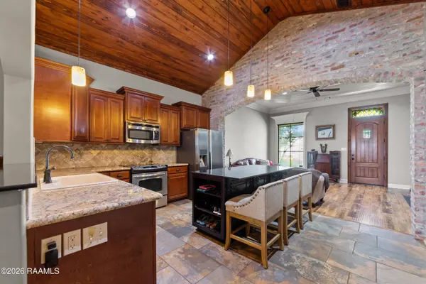 126 Heathwood DR, Broussard, LA 70518