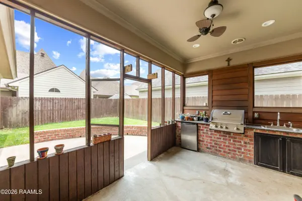 126 Heathwood DR, Broussard, LA 70518