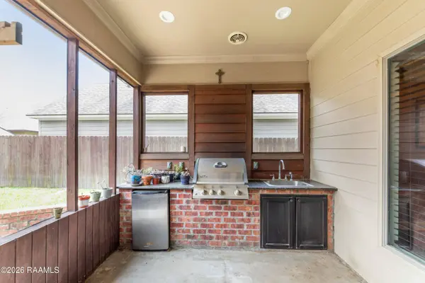 126 Heathwood DR, Broussard, LA 70518
