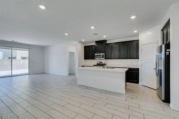 6858 Greensmen AVE, Las Vegas, NV 89156