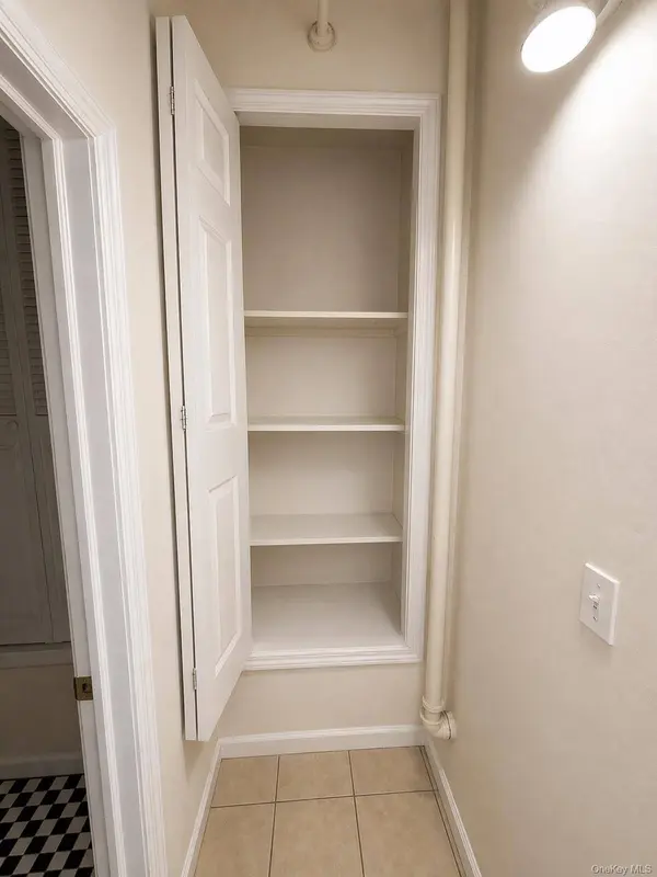 2757 long beach road, Oceanside, NY 11572