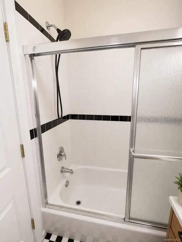 2757 long beach road, Oceanside, NY 11572