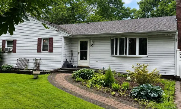 43 Morris AVE, Patchogue, NY 11772