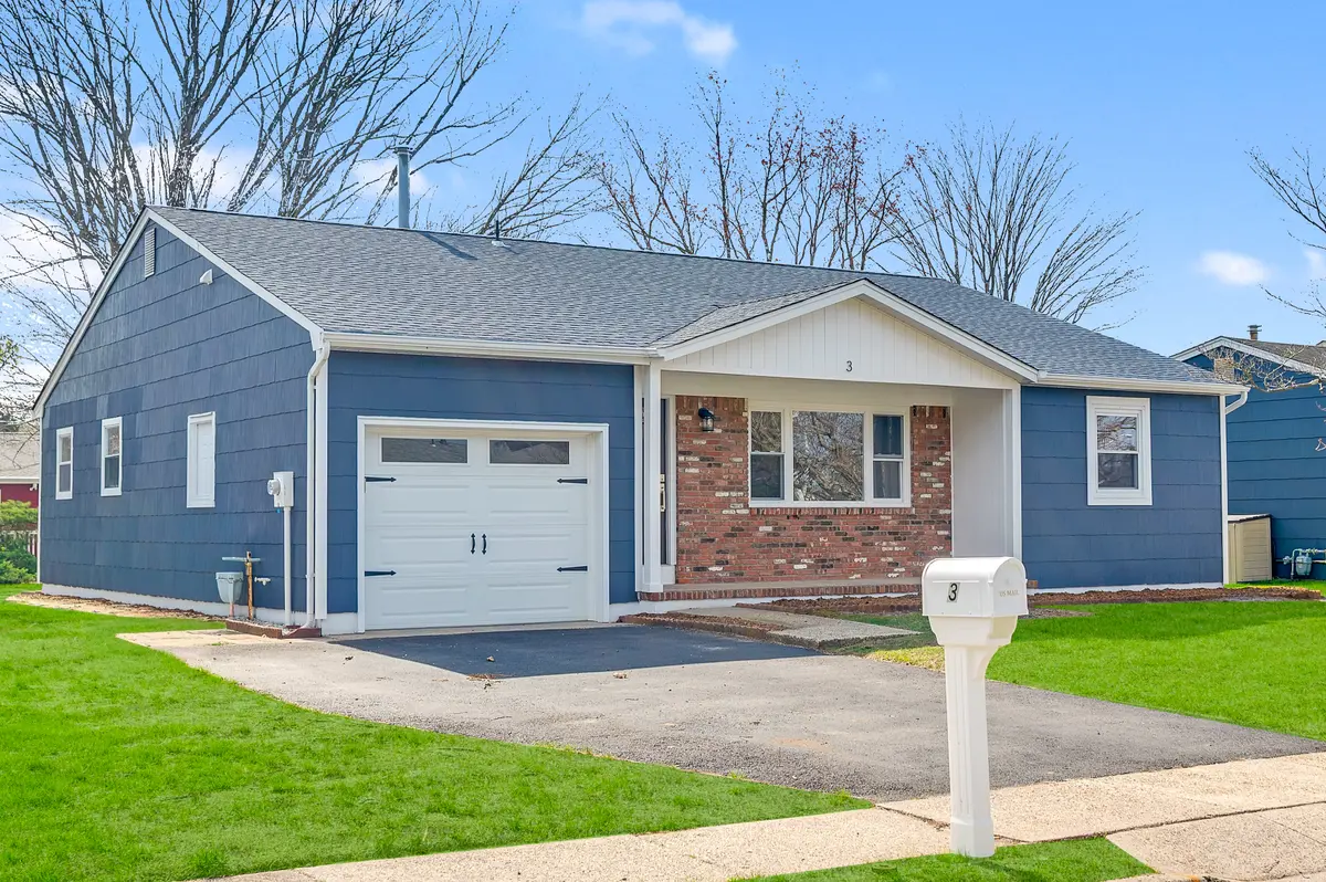 3 Pembroke Ln, Toms River, NJ 08757-4420