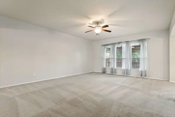 404 CIRCLE STAR RD, Schertz, TX 78154