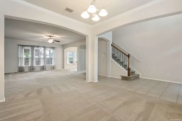 404 CIRCLE STAR RD, Schertz, TX 78154