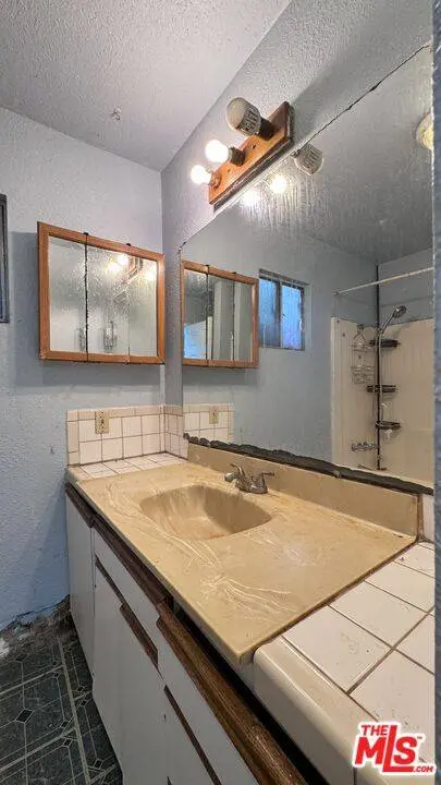 1065 N Gage Ave, Los Angeles, CA 90063