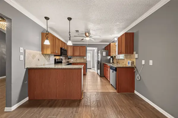7502 Nightingale CIR, Texas City, TX 77591