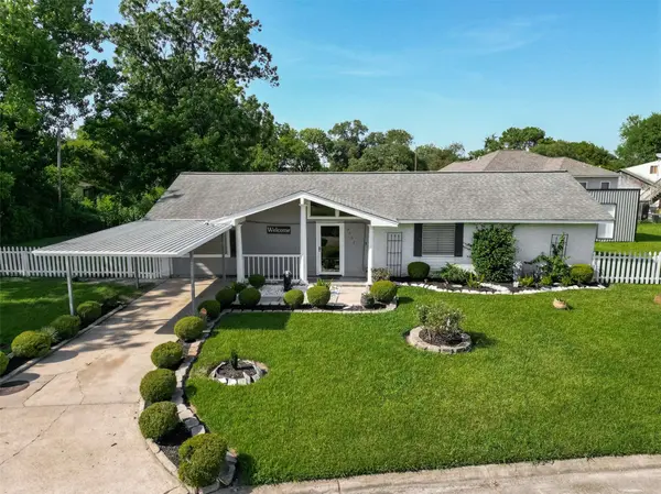 7502 Nightingale CIR, Texas City, TX 77591