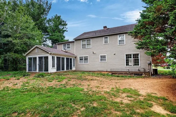2818 PLANTATION LN, Waynesboro, VA 22980