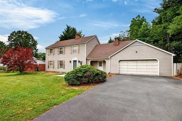 2818 PLANTATION LN, Waynesboro, VA 22980