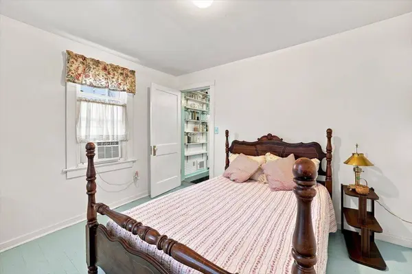1450 ASHBY ST, Staunton, VA 24401