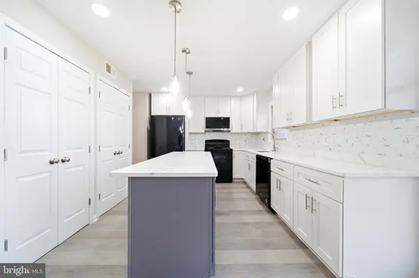 10360 HAMPSHIRE GREEN AVE, Fairfax, VA 22032