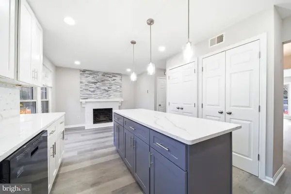 10360 HAMPSHIRE GREEN AVE, Fairfax, VA 22032