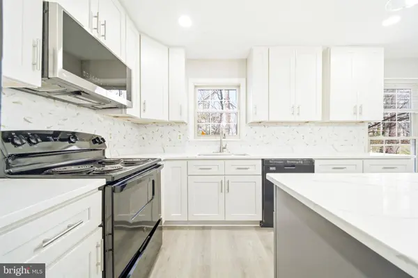 10360 HAMPSHIRE GREEN AVE, Fairfax, VA 22032