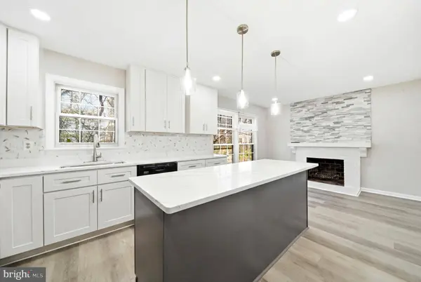 10360 HAMPSHIRE GREEN AVE, Fairfax, VA 22032