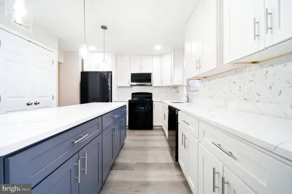 10360 HAMPSHIRE GREEN AVE, Fairfax, VA 22032