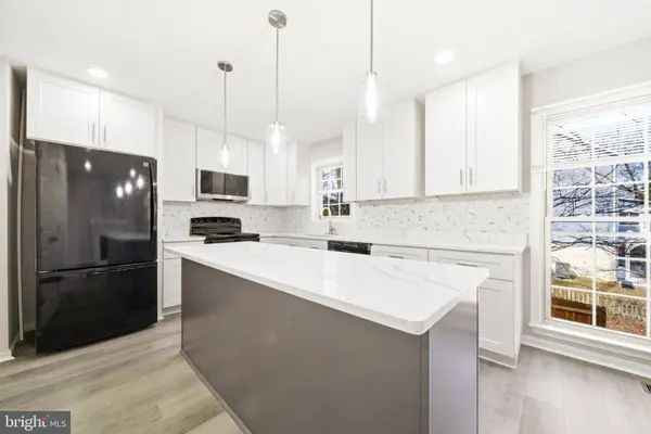 10360 HAMPSHIRE GREEN AVE, Fairfax, VA 22032