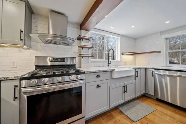 79 Haverhill RD, Chester, NH 03036