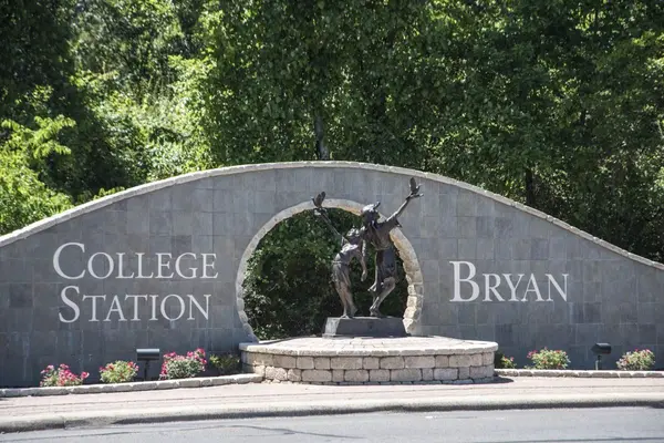 Bryan vs. College Station: Which City Should You Buy a Home In?