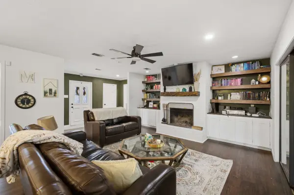 2012 Red River Dr, Bryan, TX 77802-2010
