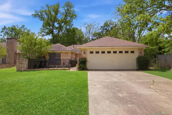 2012 Red River Dr, Bryan, TX 77802-2010