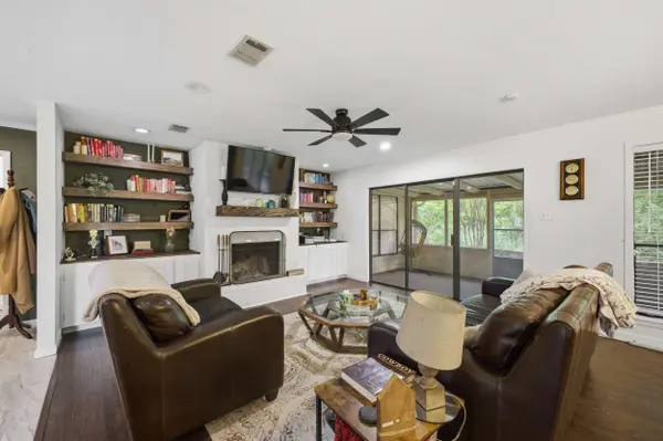 2012 Red River Dr, Bryan, TX 77802-2010