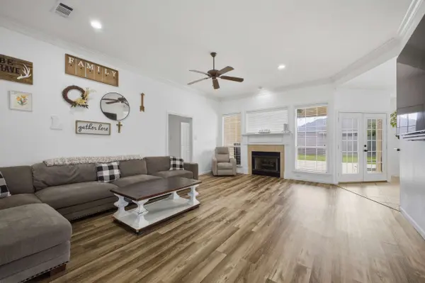 3714 Bridle Trails Ct, College Station, TX 77845-4497