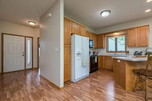416 Buckshot CT, Kenyon, MN 55946
